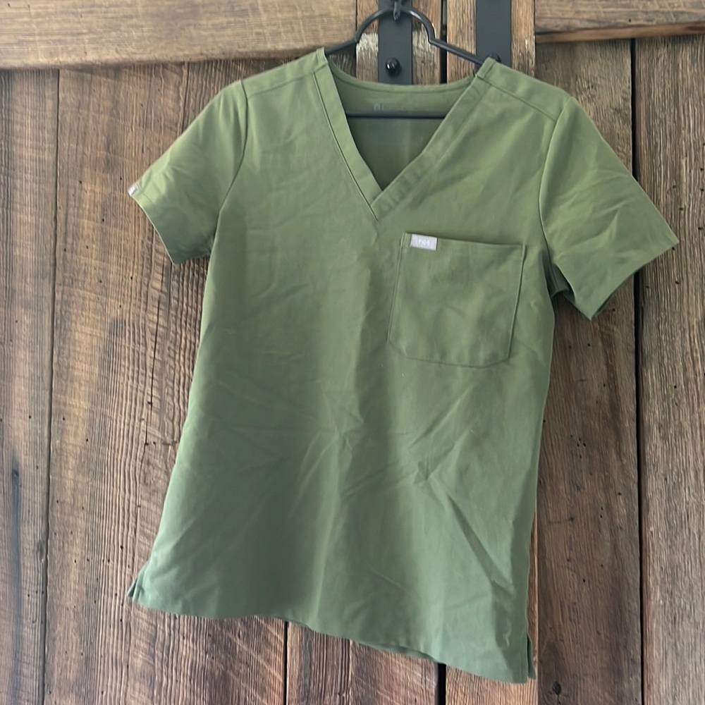 Figs Women's Dark Olive Catarina One-Pocket Scrub Top- small